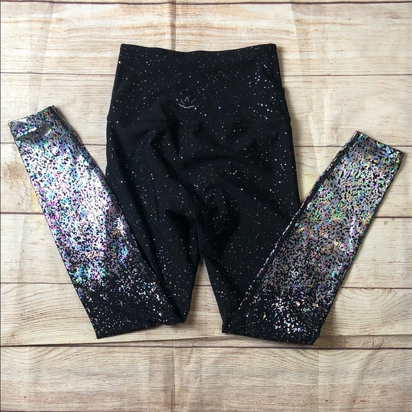Beyond Yoga Pants - Beyond Yoga Black and Silver Glitter Leggings 💜
